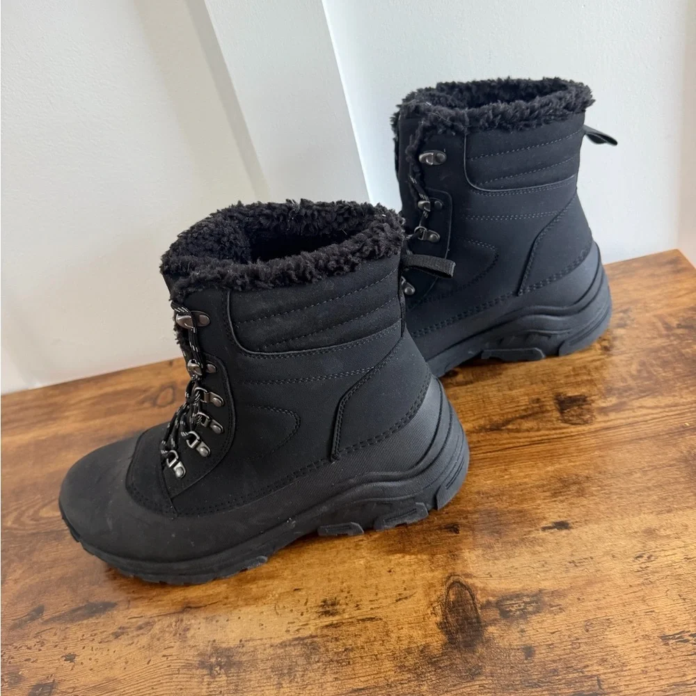 Men’s size 10 unused Black sherpa Lined Winter Boots